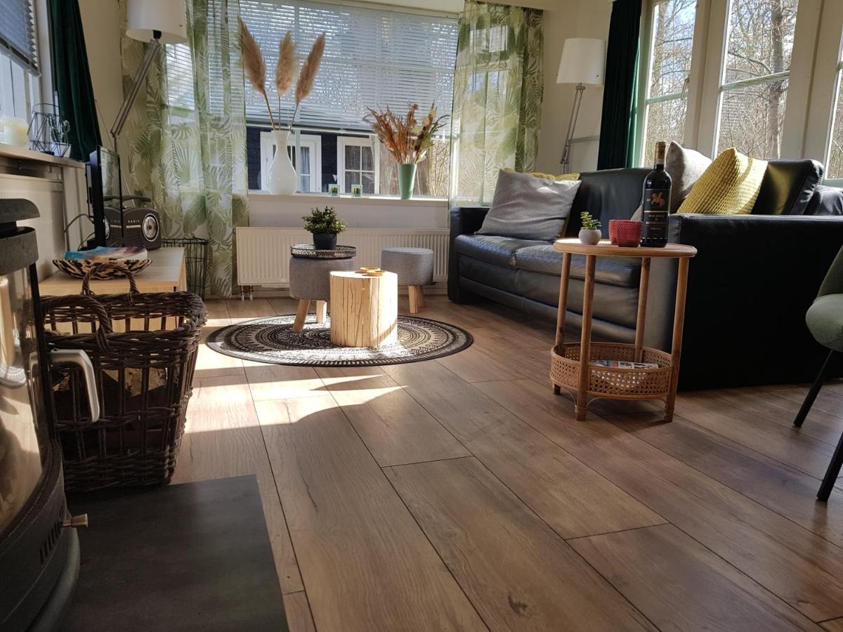 Chalet 2 Pers Met Hottub - Aan De Bosrand - Ijsselmeer - Gaasterland - Bos Rijs Luaran gambar